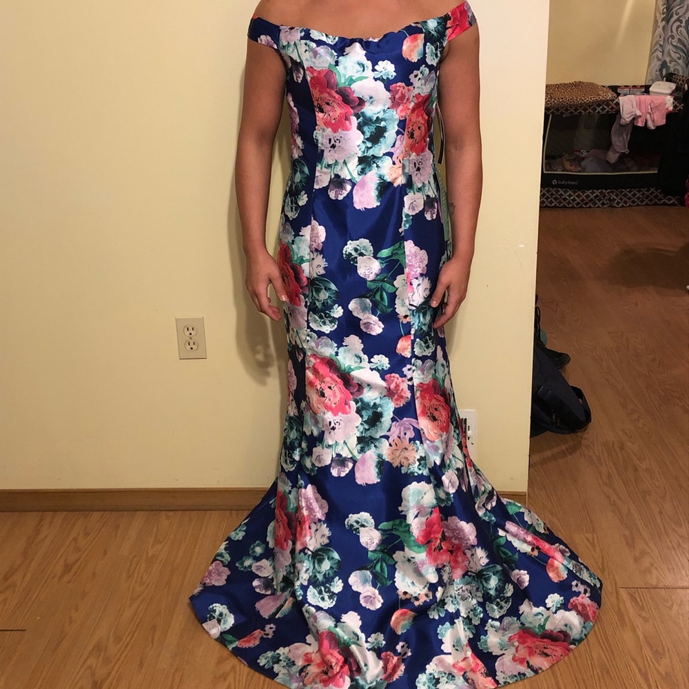 I Love this dress 👗💜